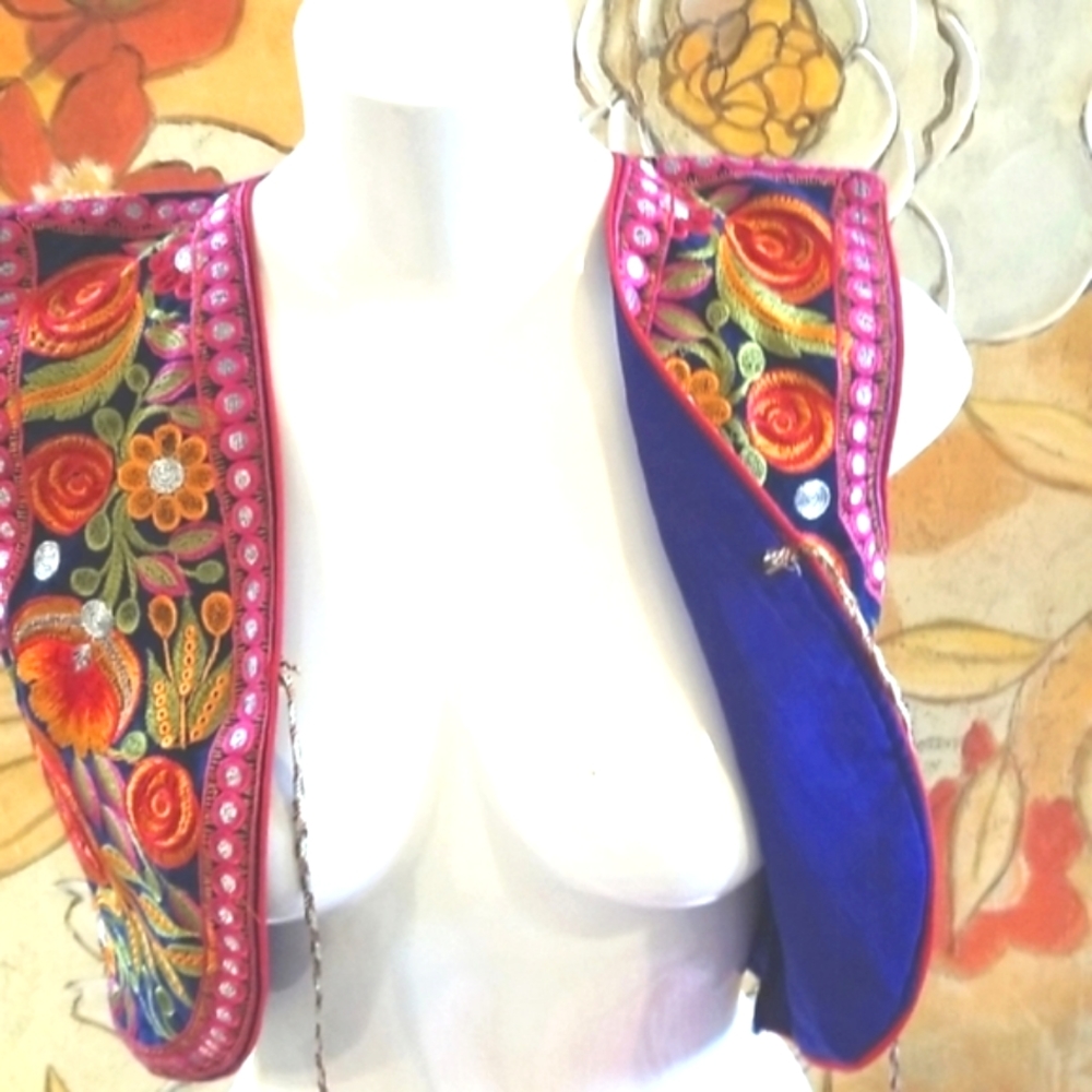 70s FESTIVE Floral Bolero Crop ARTSY OOAK Eclectic Embroidery Handmade Vest 32" - Picture 3 of 12